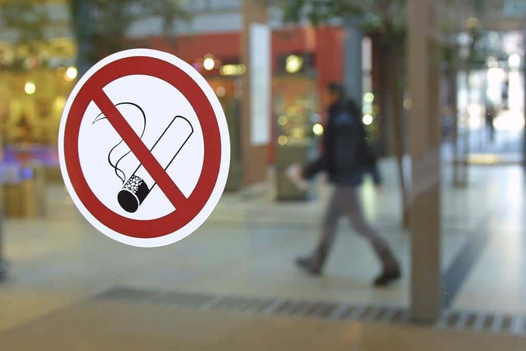 Nez has issued a law to prohibit smoking inside government buildings