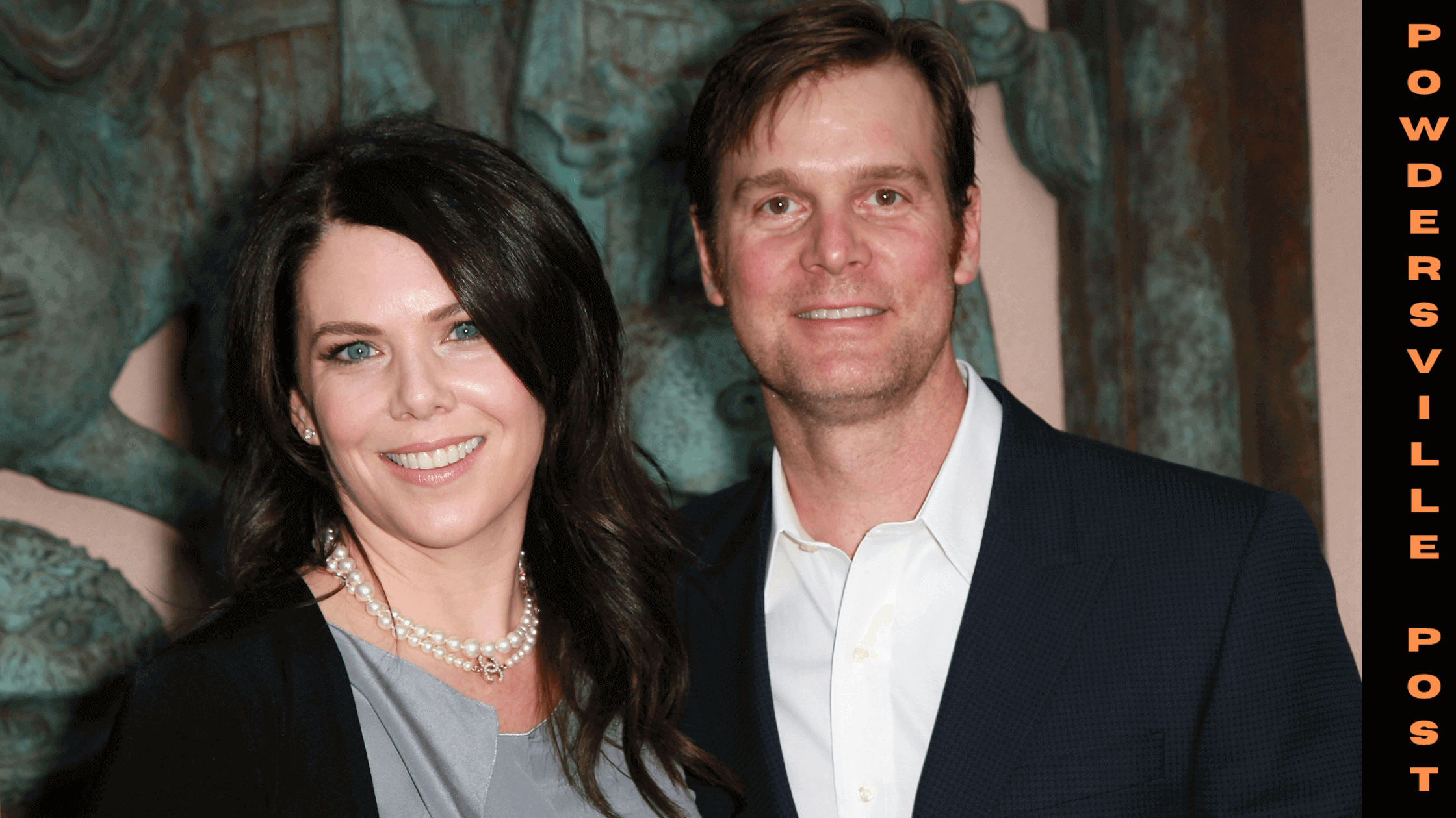 Lauren Graham and Peter Krause Started Dating While They Appeared Together On Parenthood As Sibling
