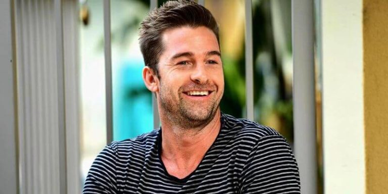 Scott Speedman Claims Water Is The Secret To his Youthfulness!!