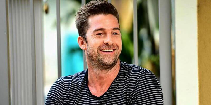 Scott Speedman Claims Water Is The Secret To his Youthfulness