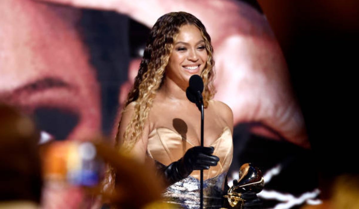 Beyoncé Stuns in All-Black Cowgirl Look, Honored as Innovator at iHeartRadio Music Awards